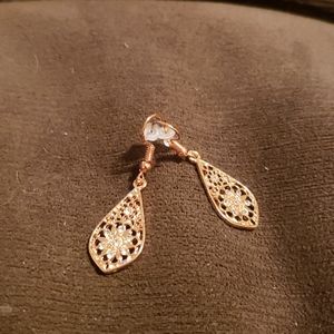 💥💥Rose Gold Tone dangle earrings💥